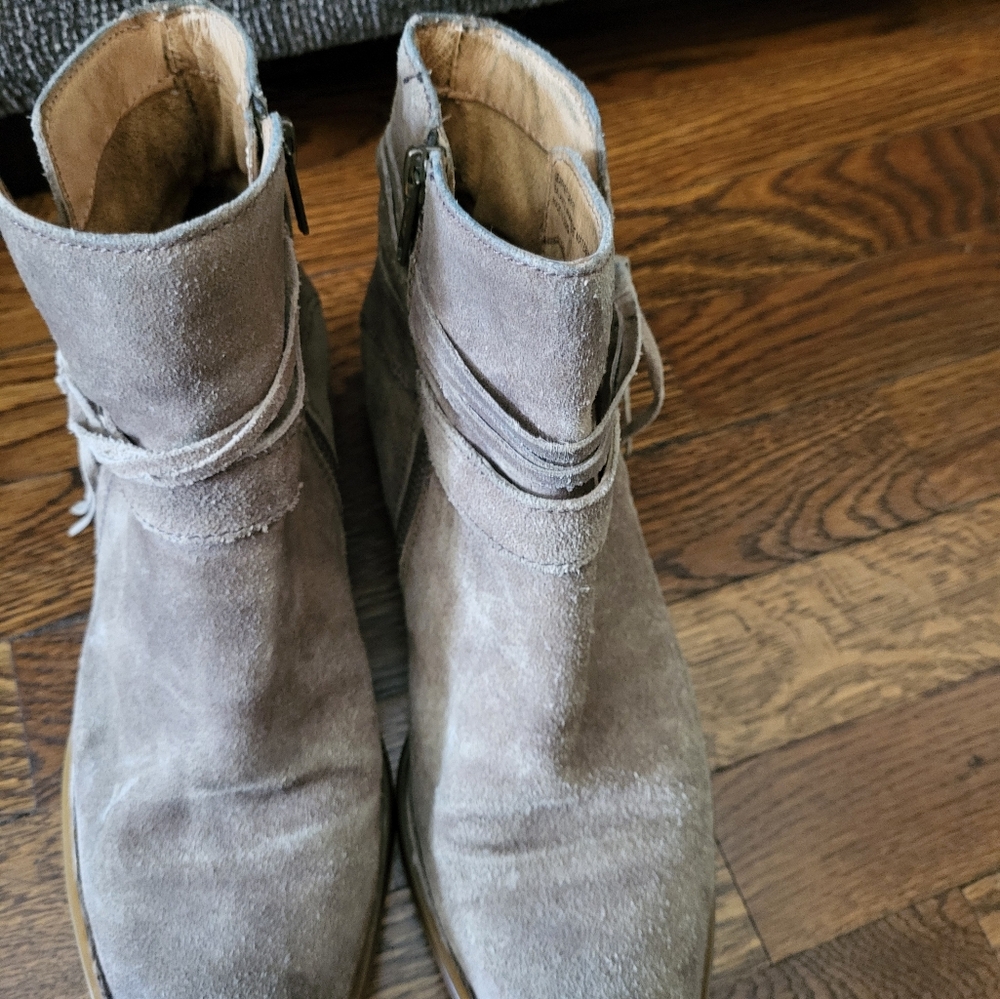 Women's Leather Born "Greige" Ankle Boots - Picture 6 of 6